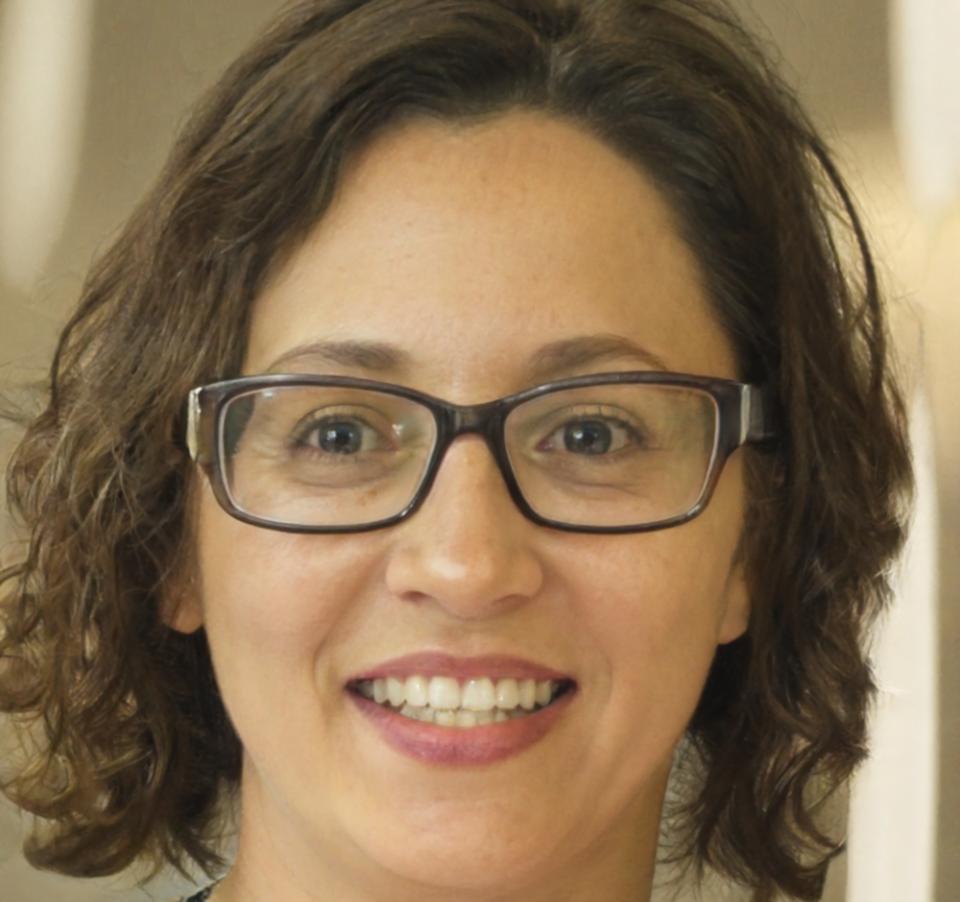 Anouk Desmet, fixed income and bond market instructor with decades of experience